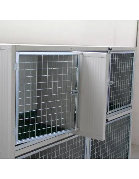 Herausnehmbare Trennwand im Tierkäfig für Hunde und Katzen