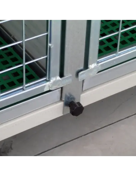 Herausnehmbare Trennwand im Tierkäfig für Hunde und Katzen