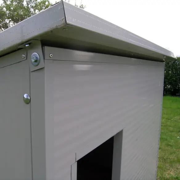 Dach der isolierten Hundehütte XXL für große Hunde