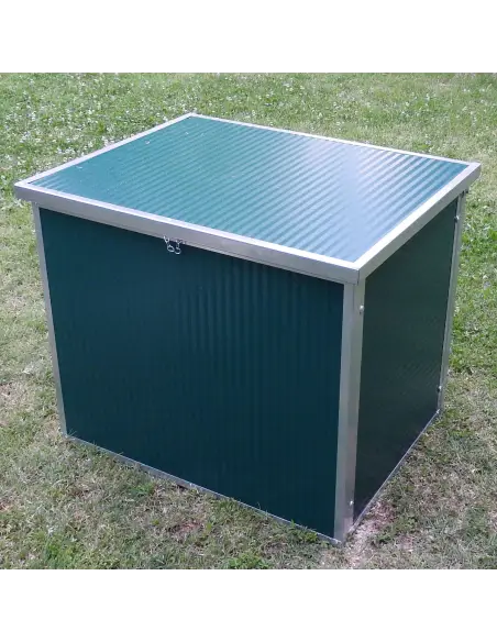 Rückseite der isolierten Hundehütte für kleine und mittelgroße Hunde