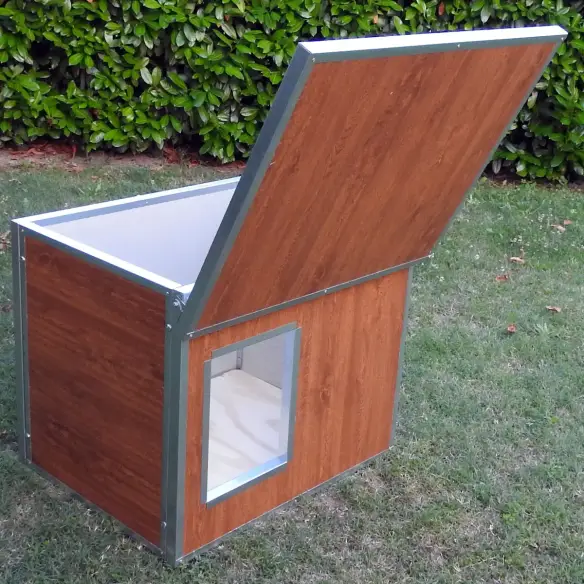 Dach der isolierten Hundehütte für kleine und mittelgroße Hunde