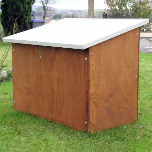 Rückseite der Holzhütte Modell Collie