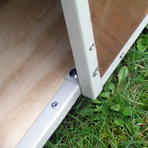 Eingang der isolierten Hundehütte Modell Shepherd