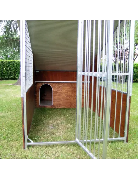 Innenraum des Hundezwingers Modell Labrador