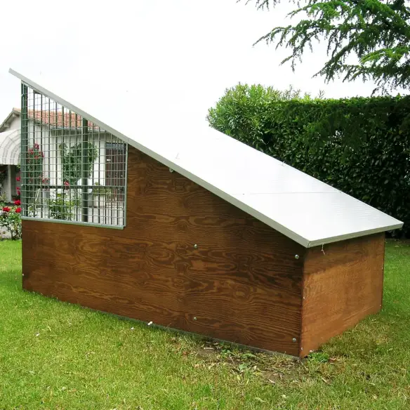 Rückseite des Hundezwingers Modell Labrador