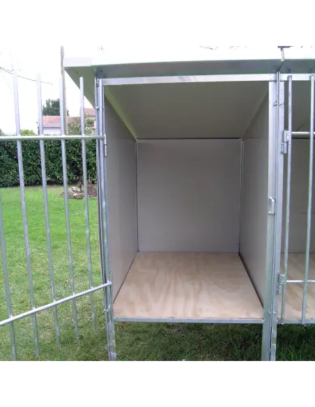 Innenraum des Hundezwingers Modell Hundetrainer