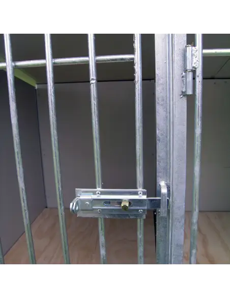 Eingangstür des Hundezwingers Modell Hundetrainer