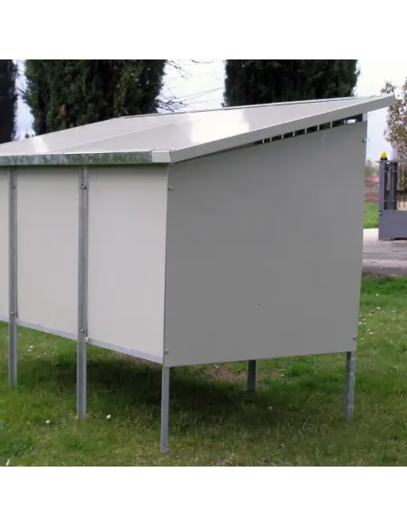 Rückseite des Hundezwingers Modell Hundetrainer