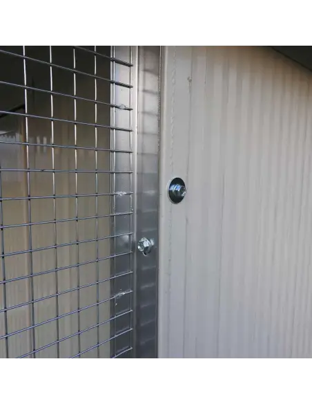 Detail isoliertes Paneel und Gitter