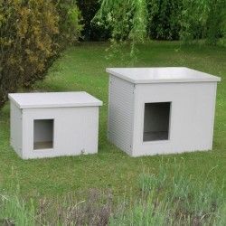 Isolierte Hundehütten