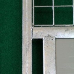 Unten geschlossener Zaun