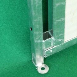 Unten geschlossener Zaun
