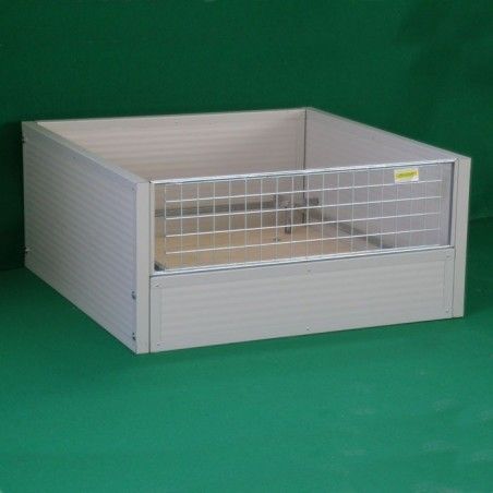 Isolierte Wurfkiste (Bodenplatte aus Holz) Isolierte Wurfkiste (Bodenplatte aus Holz)