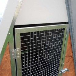 Isolierte Mini-Hühnerstall