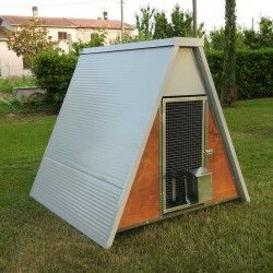 Isolierte Mini-Hühnerstall