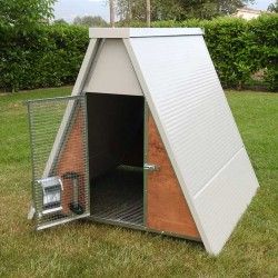 Isolierte Mini-Hühnerstall