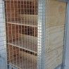 Taubennest aus holz auf Voliere