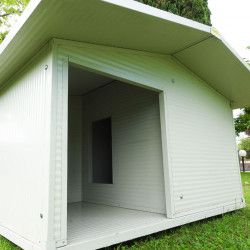 Hundehütte Isolierte mit Veranda