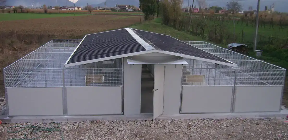 Professionelle Au&szlig;en-Hundezwinger Mehrfachanlage